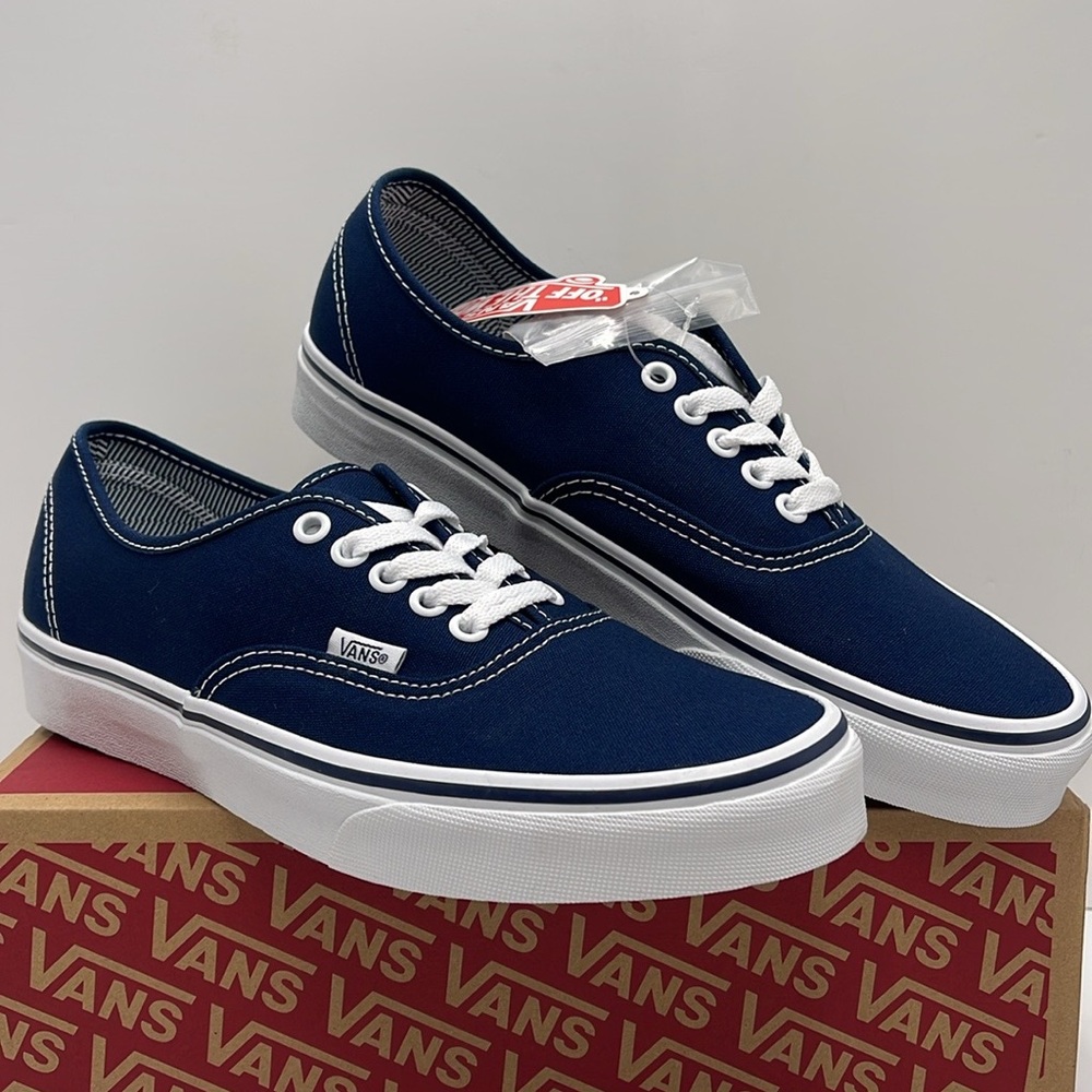 Vans • WMNS Authentic (Angstrplng) Dress Blue/True White
VN000EE332D
Sneakers - Picture 16 of 16